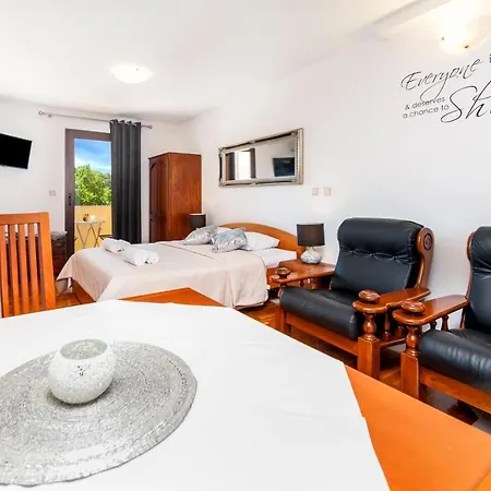 Casa Santin By Irundo 3* רוביני